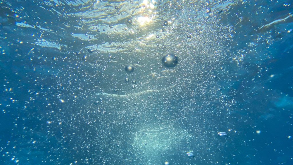Oxygen bubbles in water