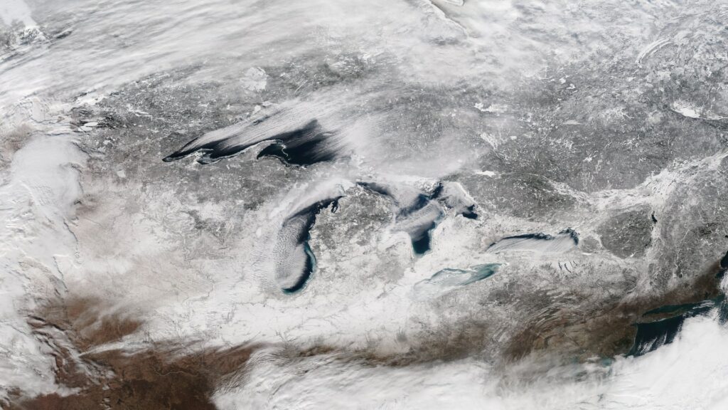 great lakes ice cover